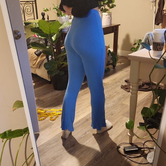 Blue soft, ribbed high-waisted flare pants - Picture 2 of 9